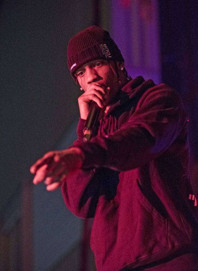 Travis Scott rzucił Kylie Jenner, bo nie jest OJCEM DZIECKA?