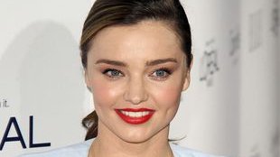 Miranda Kerr na imprezie Elle błysnęła kaloryferem (FOTO)