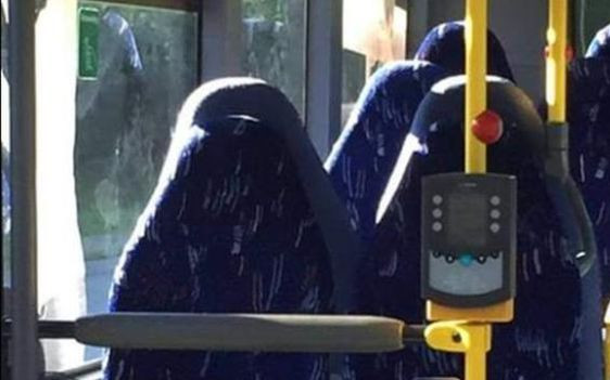 Koniec internetów. Narodowcy pomylili puste siedzenia z kobietami w burkach