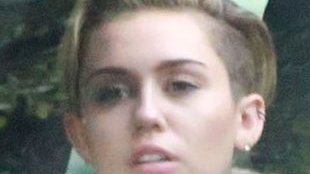 Miley Cyrus wygląda na przemęczoną (FOTO)