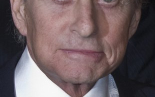 Miłość Douglasa i Zeta Jones kwitnie (FOTO)