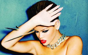 Rihanna topless na okładce swojego nowego singla (FOTO)