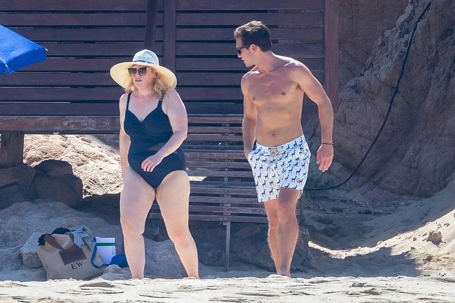 Rebel Wilson w stroju kąpielowym - gwiazda schudła 20 kg