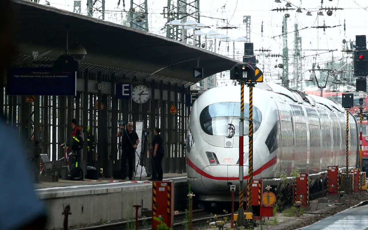 8-letni chłopiec zginął wepchnięty pod pociąg – jego matka nie zdążyła go uratować