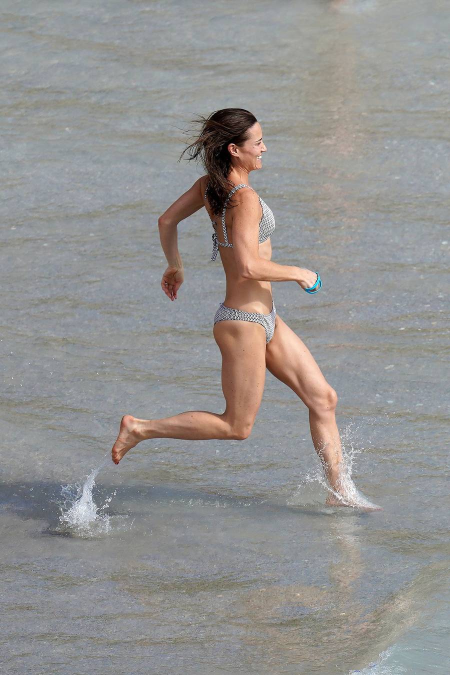 WOW! 36-letnia siostra księżnej Kate, Pippa, w BIKINI na Karaibach – ale ma FIGURĘ! (ZDJĘCIA)