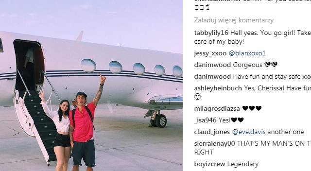 To koniec! Selena siedzi w domu, a Bieber randkuje w samolocie z NIĄ!