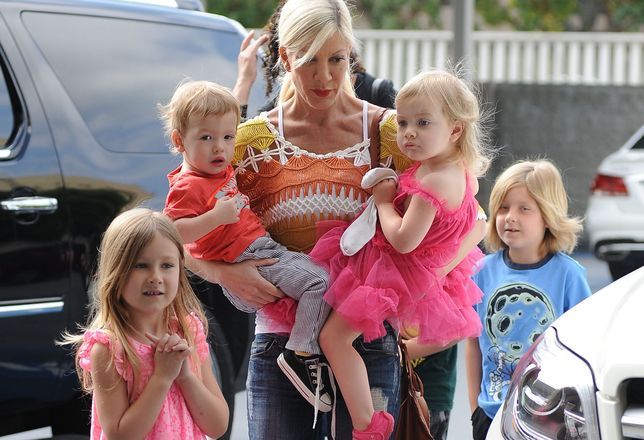 tori-spelling-R1