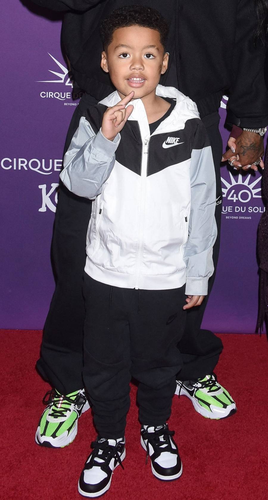 WOW! Cher ze swoim 40 lat młodszym chłopakiem i jego synkiem na czerwonym dywanie (FOTO)