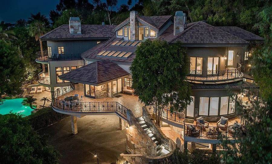 Selena Gomez kupiła posiadłość od znanego muzyka. Ma tam dosłownie WSZYSTKO!  (ZDJĘCIA)