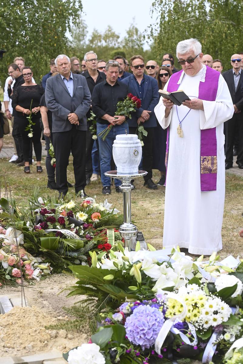 Pochowano Krzysztofa Banaszyka w wieku 54 lat. Plejada gwiazd na pogrzebie aktora