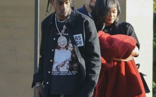 Travis poprosił Kylie o rękę. TEJ reakcji się nie spodziewał