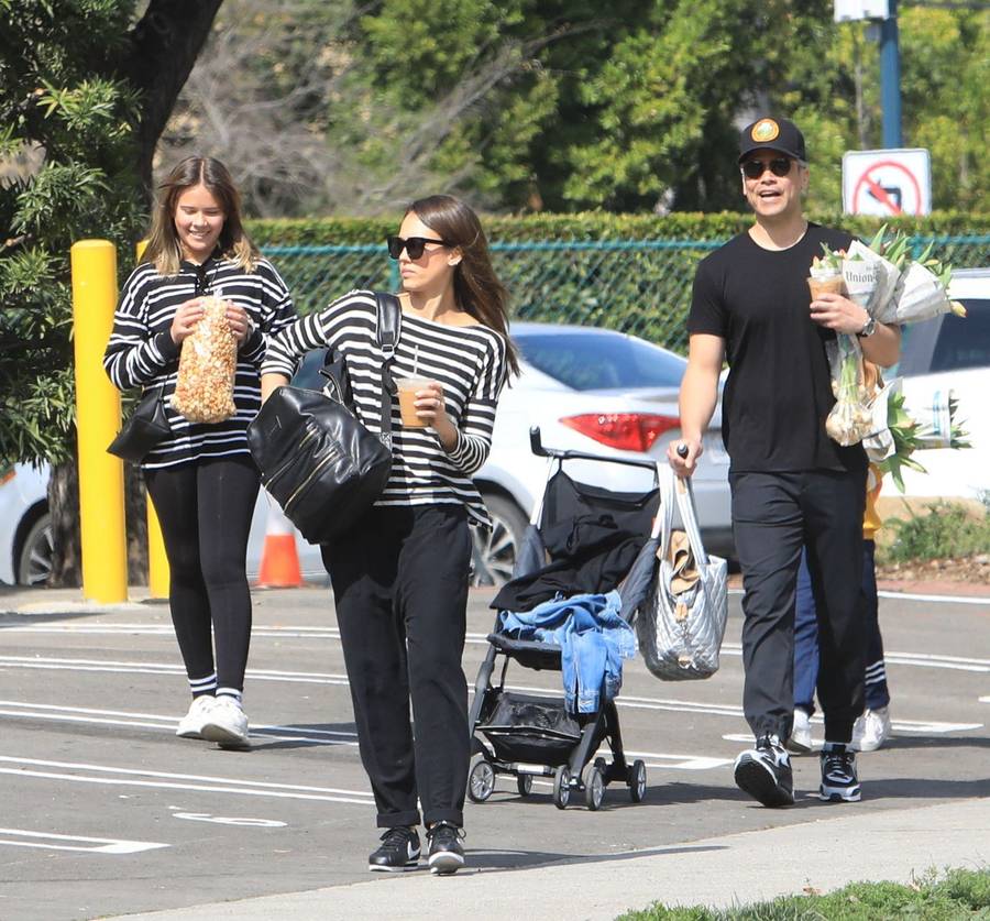 Jessica Alba z całą rodziną – najmłodszy syn daje w kość, córka to cała mama!