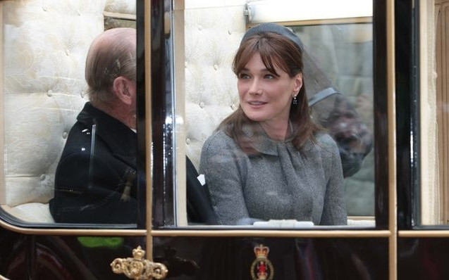 Carla Bruni w Anglii (FOTO)
