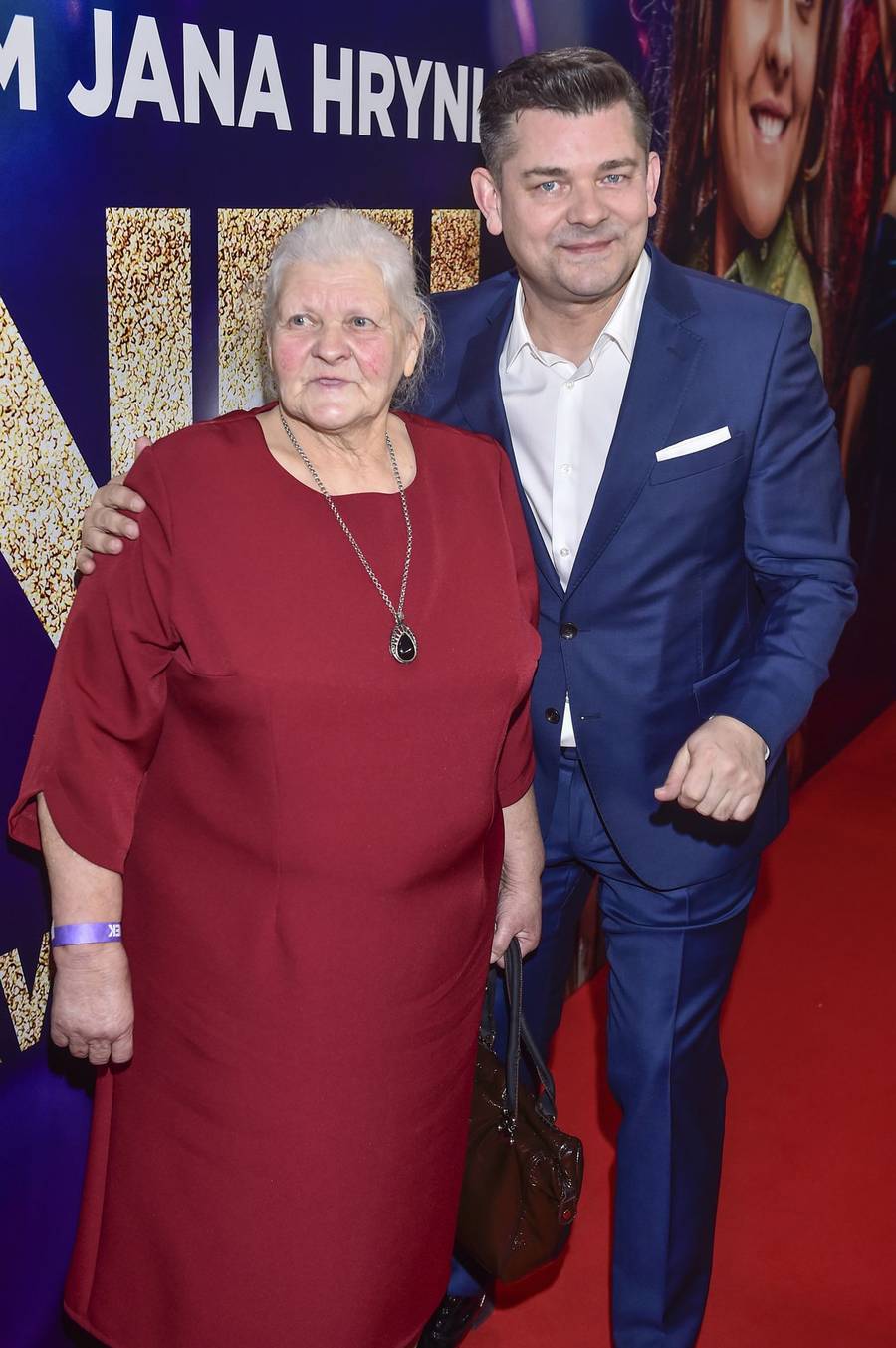 Premiera “Zenka”. Zenek Martyniuk w towarzystwie DWÓCH kobiet!