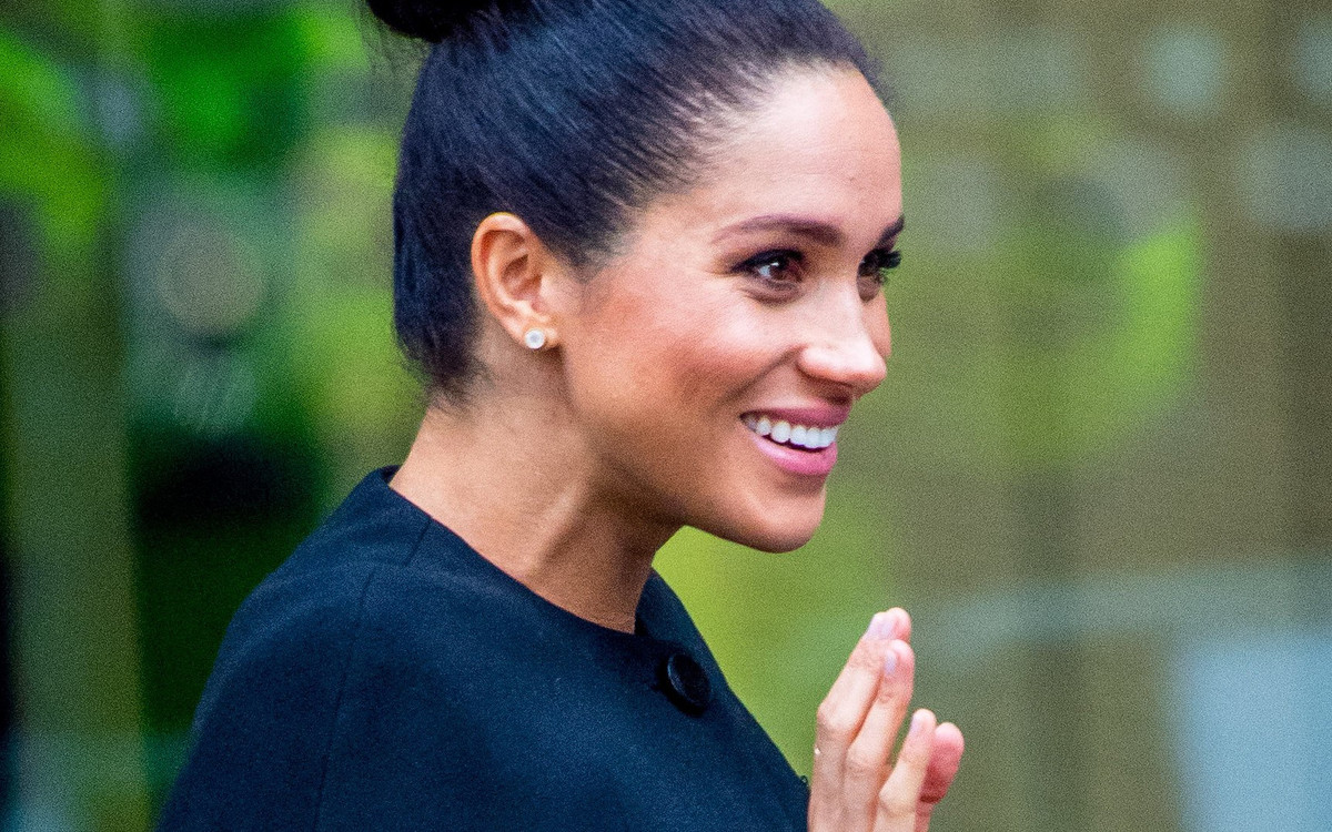 Księżna Meghan w ciasnym koku – trochę się zaokrągliła (ZDJĘCIA)