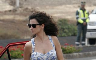 Za co Penelope Cruz się tak trzymała? (FOTO)