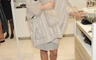 Anna Mucha paraduje w kurtce podszytej naturalnym futrem