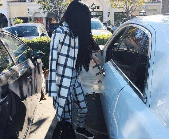 Co zgubiła Kylie Jenner? Czego od lat szuka na ziemi?