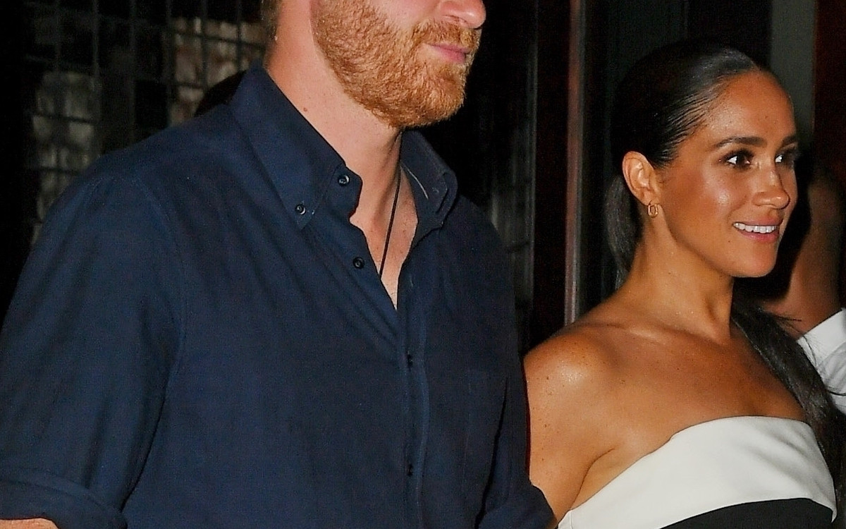 Książę Harry w szortach, Meghan w sukience maxi podczas romantycznej ucieczki na ekskluzywną wyspę