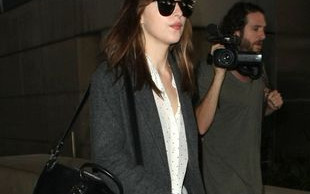 Tego jeszcze nie było! Fani żądają, by Dakota Johnson zmieniła…