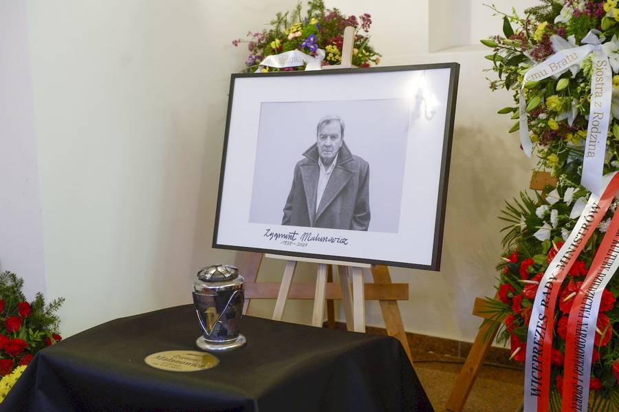 Pogrzeb Zygmunta Malanowicza. Żegnają go Magdalena Cielecka, Maciej Stuhr, Maja Ostaszewska (ZDJĘCIA)