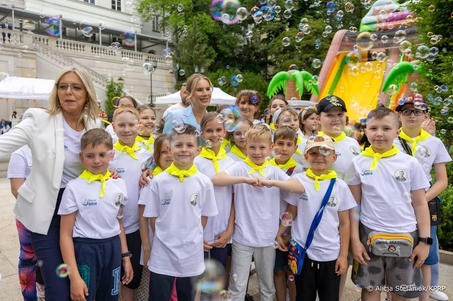 Marta Nawrocka w Dzień Dziecka świętuje z maluchami, fot. Instagram