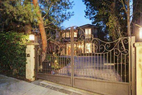 Dom Sarah Michelle Gellar