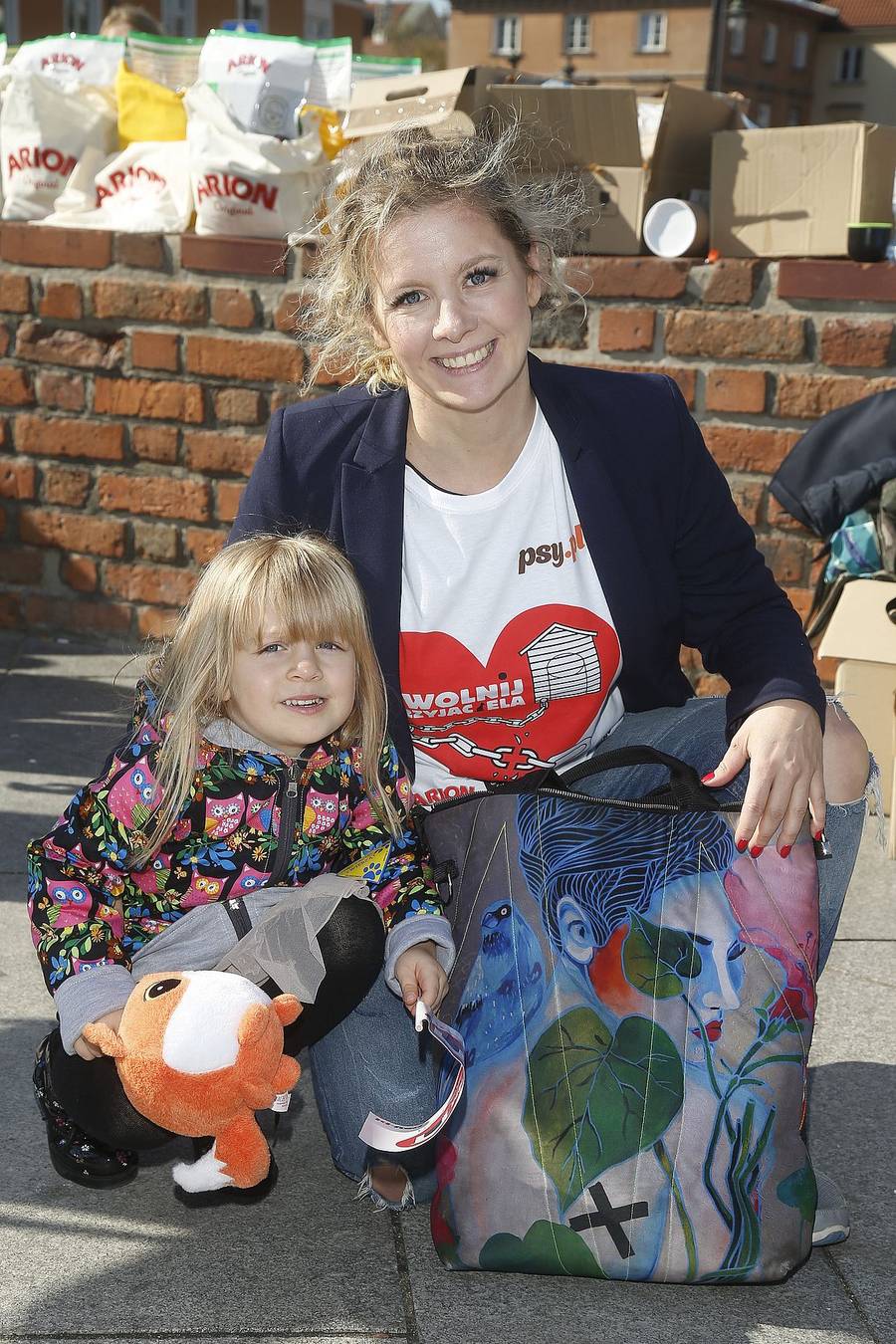 Gwiazdy PRZYKUWAJĄ się łańcuchami do psiej budy (ZDJĘCIA)