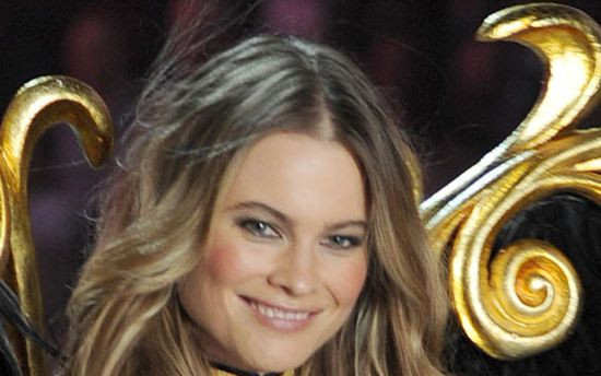 Ciężarna Behati Prinsloo powinna wspierać męża, który ją zdradzał?