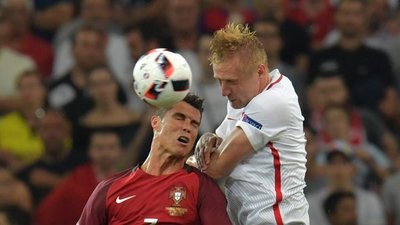 To zdjęcie Kamila Glika i Cristiano Ronaldo przejdzie do historii