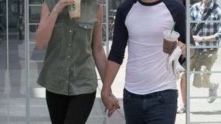 Louis Tomlinson na spacerze z dziewczyną (FOTO)