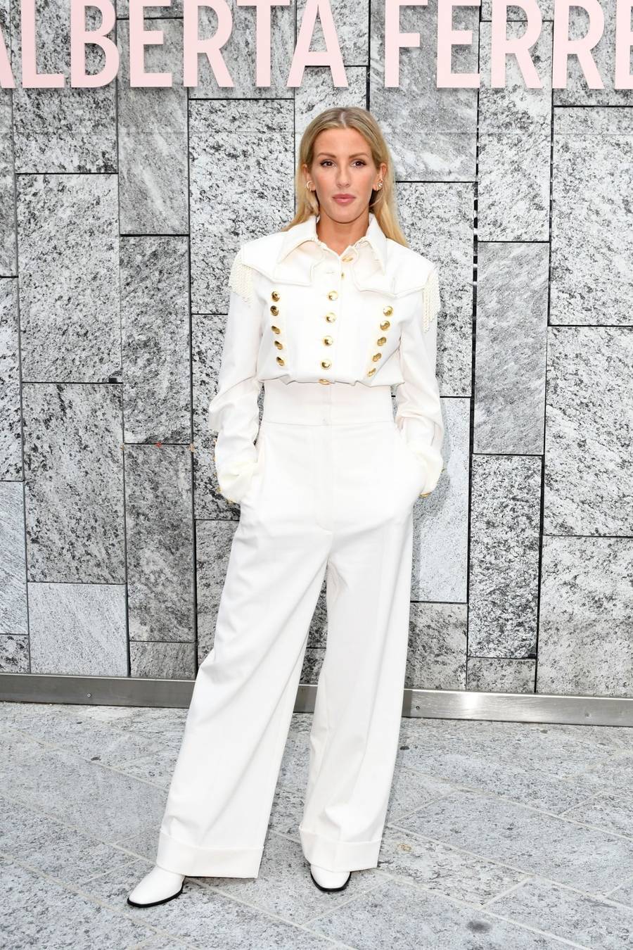 Uwaga gorący TREND! W TAKICH butach będą tej jesieni chodzić modne dziewczyny