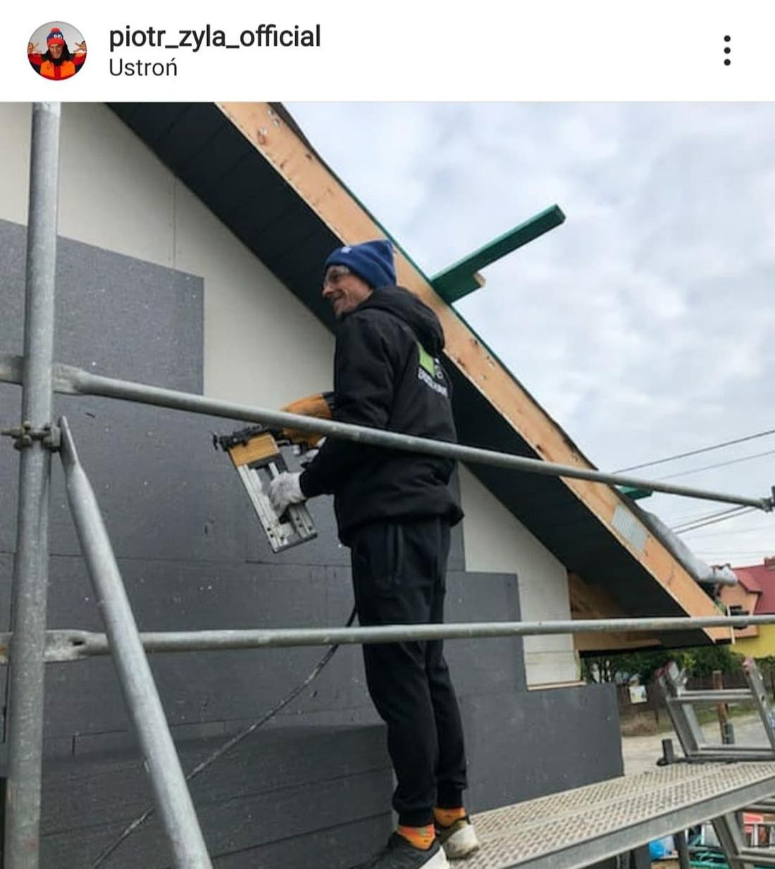 Piotr Żyła na budowie