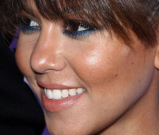 12 zdjęć, które ukazują, jak NAPRAWDĘ Kourtney Kardashian wygląda z bliska