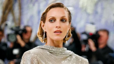 Anja Rubik na gali MET 2026 zachwyciła w kreacji Saint Laurent. Spektakularny tył odsłonił plecy