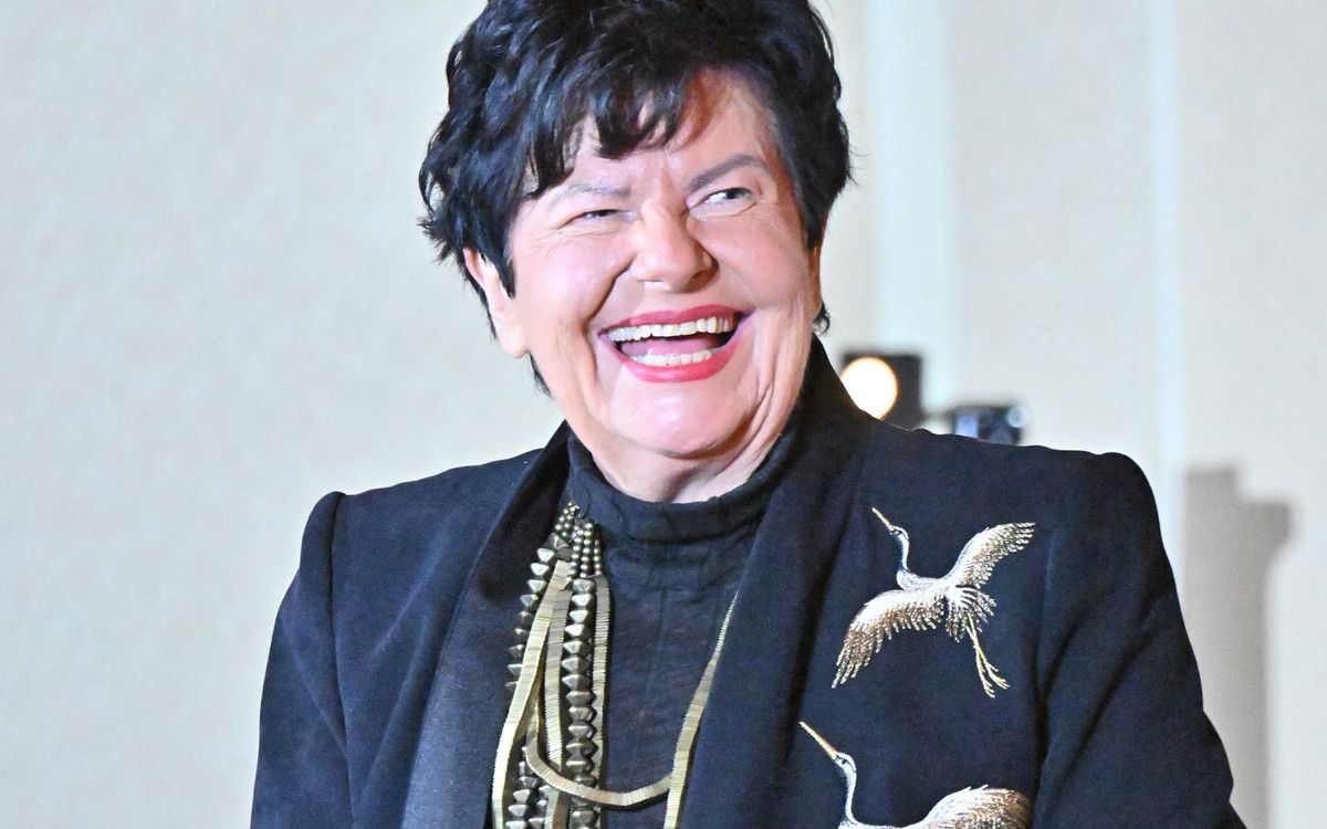 Senyszyn oddała się w ręce stylistów! Nie poznacie 76-latki. To metamorfoza roku