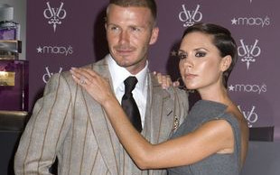 Posh chodzi z zasłoniętą twarzą