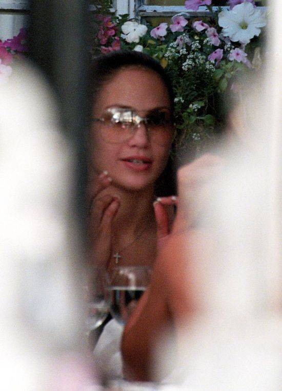 Jak wyglądała Jennifer Lopez przed epoką wypełniaczy, botoksu i powiększanych ust?