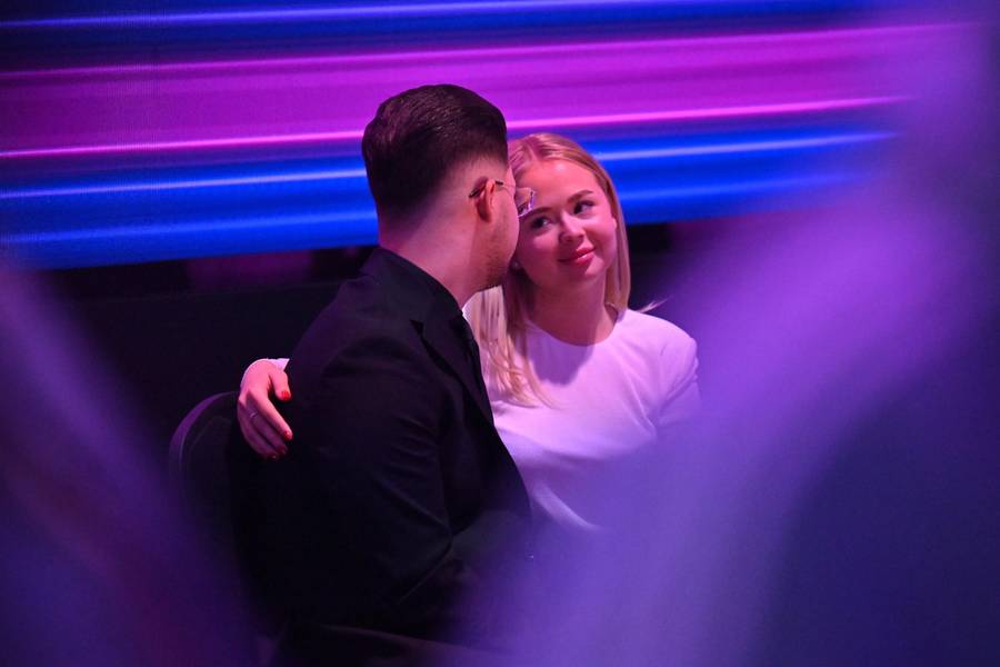 Allan Krupa z nową dziewczyną na widowni "Tańca z Gwiazdami", fot. KAPiF