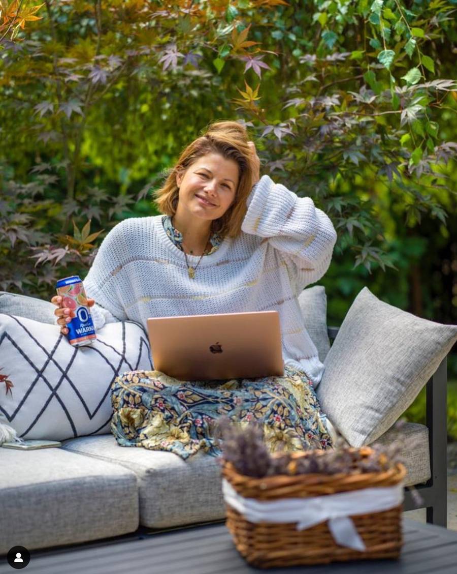 Tak mieszka Agnieszka Sienkiewicz: Zachwycająca kuchnia, stylowy salon i wielki, bujny ogród (FOTO)