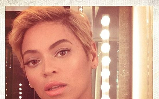 W krótkich czy długich – gwiazdy w różnych fryzurach