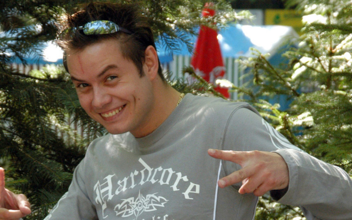 Dawno niewidziany Bartek Wrona pod studiem TVN. Tak teraz wygląda ulubieniec kobiet