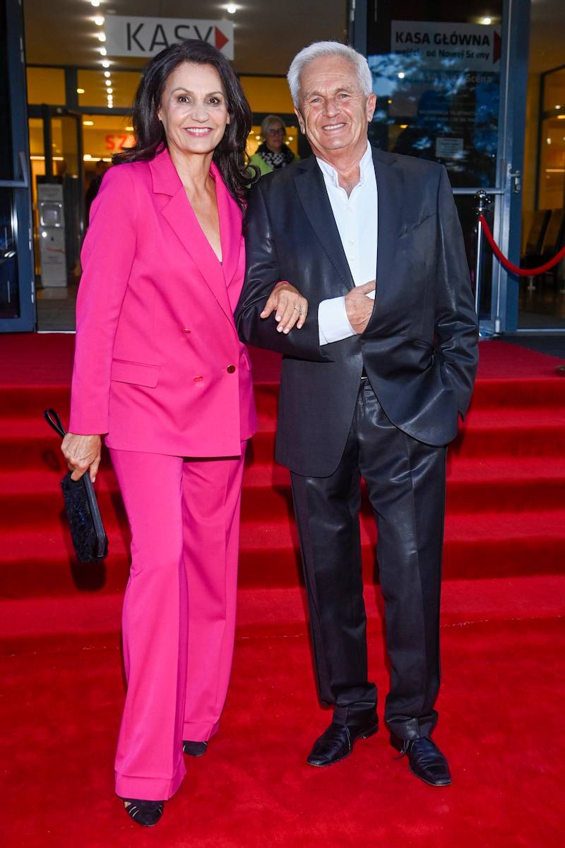 Otwarcie Festiwalu Filmowego w Gdyni. Maria Dębska, Tomasz Schuchardt z żoną i Tomasz Ziętek z partnerką