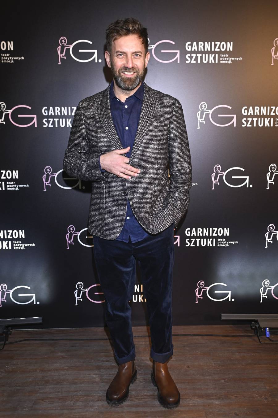 Premiera sztuki “Klub Niepokornych”. Sylwia Bomba i Collins błyszczą na ściance, Beata Tadla z mężem….