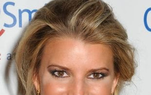 Demonstracyjne pocałunki Jessiki Simpson