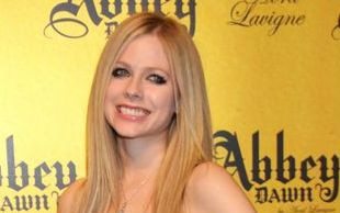 Avril Lavigne płacze w nowym teledysku (VIDEO)