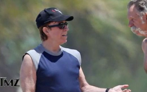 Czy Chuck Norris zgolił brodę? (FOTO)