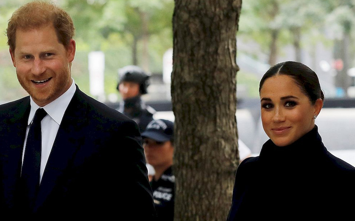 Ekspertka od mowy ciała ocenia zachowanie Meghan Markle: “ZIGNOROWAŁA potrzebę Harry’ego”