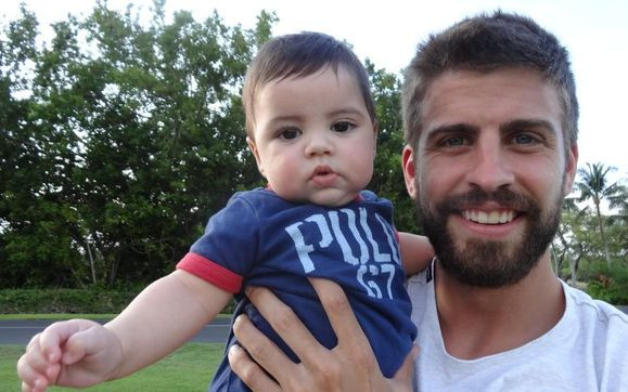 Syn Shakiry lubi łaskotki (FOTO)