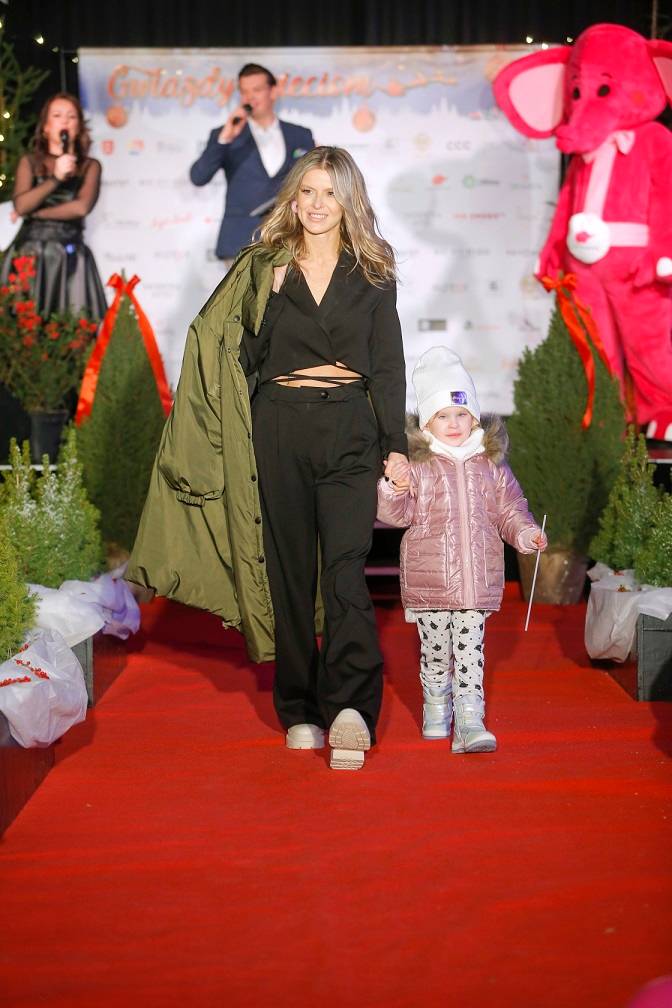 Charytatywny pokaz mody “Gwiazdy dzieciom”. Mandaryna zadebiutowała z nowym partnerem